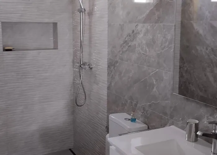 'a Bucha' By The Cliff Coast 滨海保尔